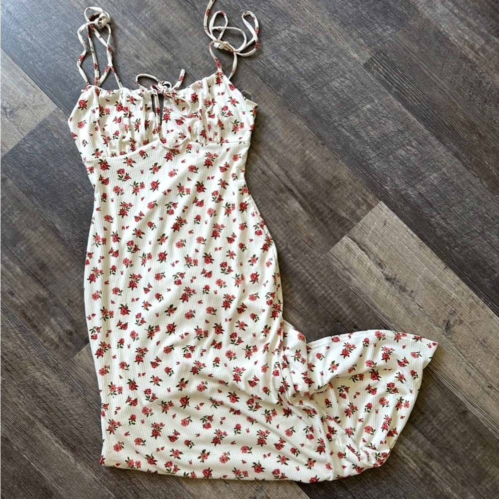 Floral White Dress with Red Flowers - Picture 3 of 10